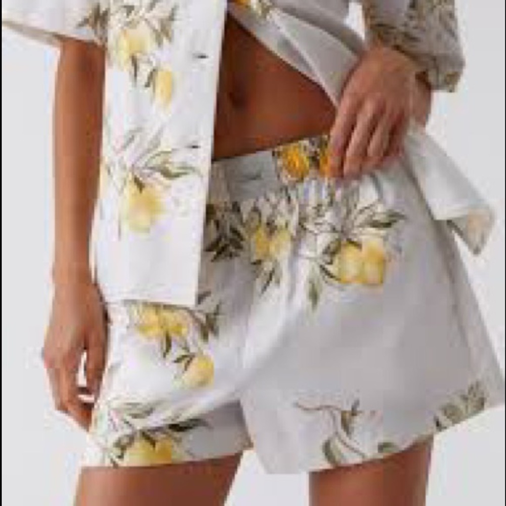 Kith summer 2022 women’s lemon print lounge shorts